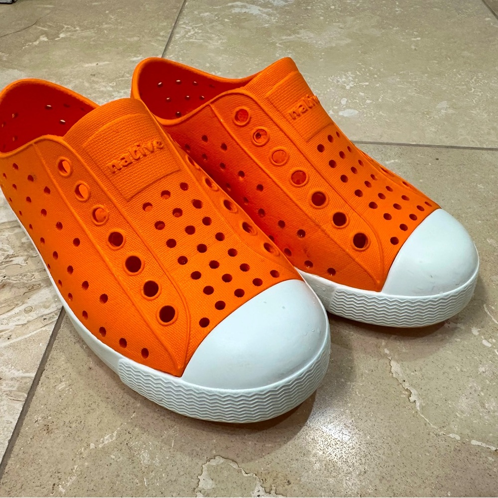 Native shoes Orange size C11